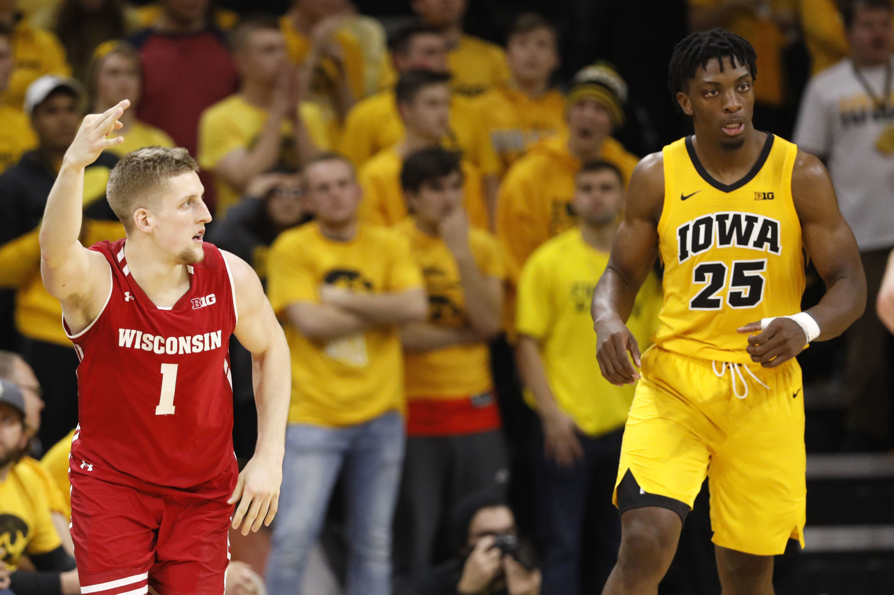 Badgers 72, Hawkeyes 66
